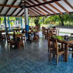 Cabinas y Restaurante Los Loritos