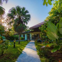 Crocodile Bay Resort