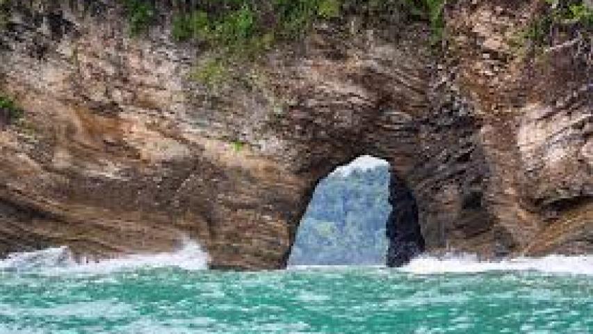 cueva con vista playa ventanas