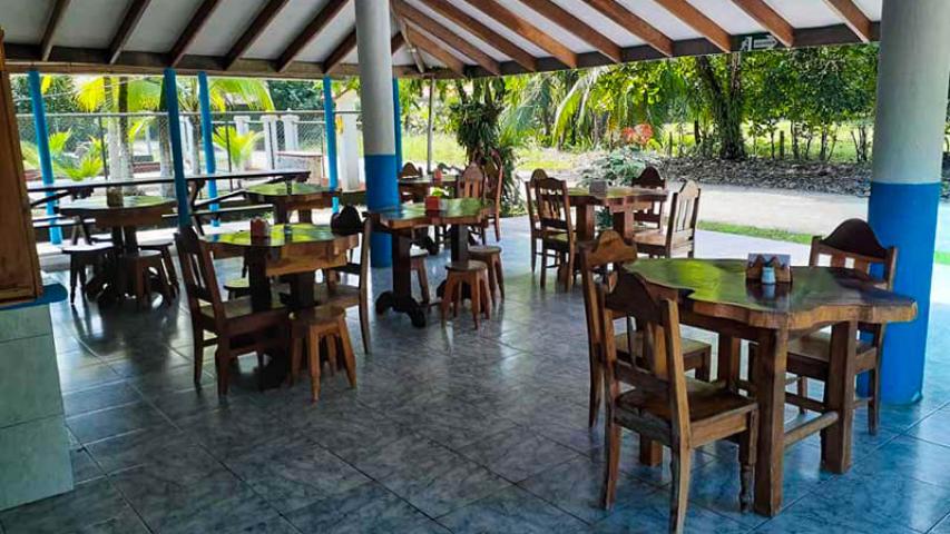 Cabinas y Restaurante Los Loritos