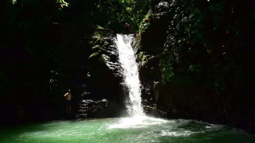 Catarata Esmeralda Uvita