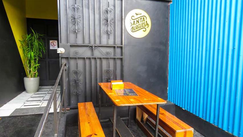 Santa Burguesa