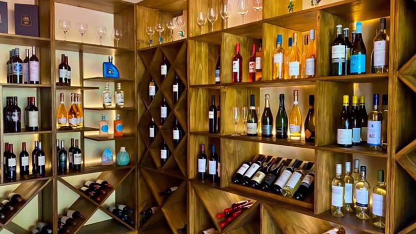 Mosaic Wine Bar y Café