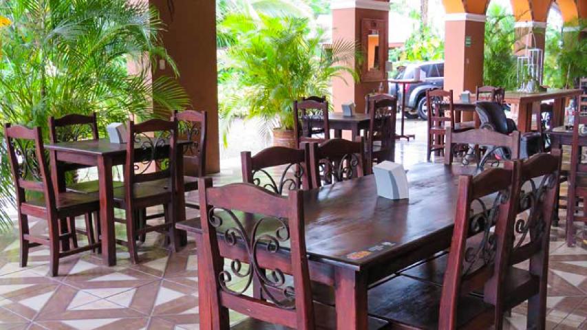 Los Maderos, restaurante, bar y cabinas